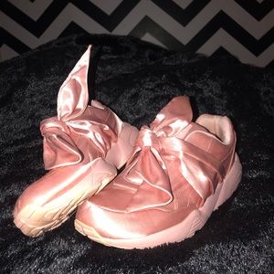 Puma bow Rihanna Fenty pink sneakers
